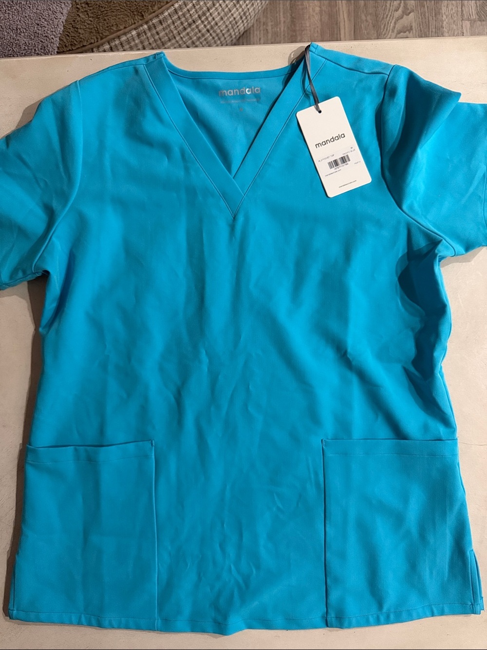 Mandala Pacific Blue V-Neck Medical Scrub Top and medium petite jogger pants - Picture 5 of 6